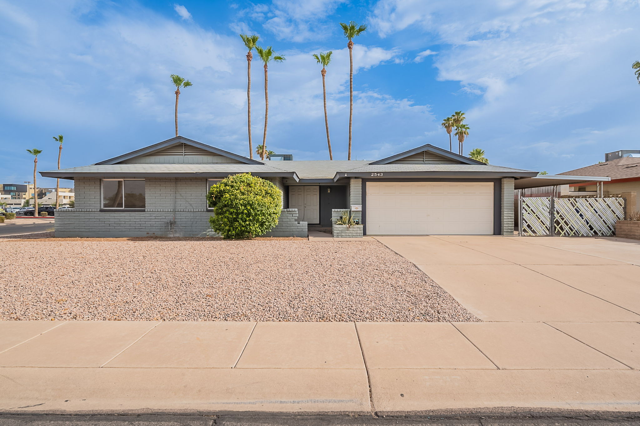 2543 E Huntington Dr