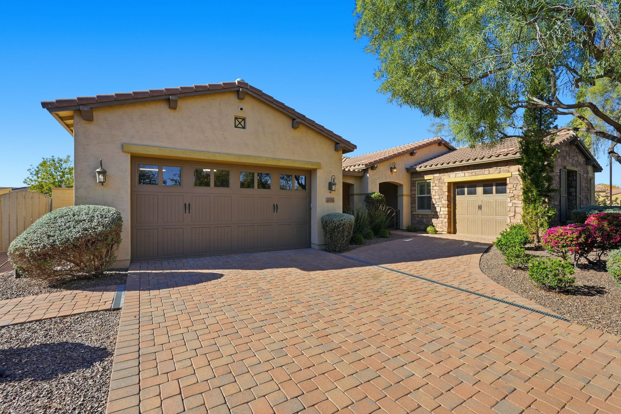 4908 South Figueroa Lane