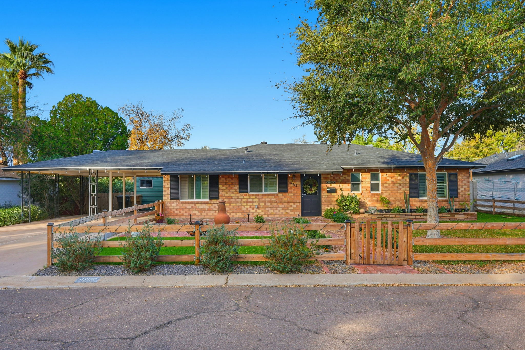 4702 North 30th Place